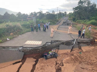 Lâm Đồng: Phát hiện thi thể người đàn ông dưới hố sâu trên đường tránh quốc lộ 20