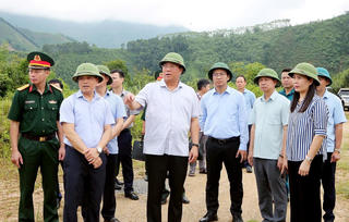 Phú Thọ: Không để cán bộ xã Trung Sơn làm việc trong nhà bạt dựng tạm