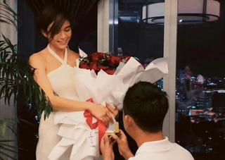 Mâu Thủy được bạn trai cầu hôn, giữ đúng lời hứa với Kim Duyên