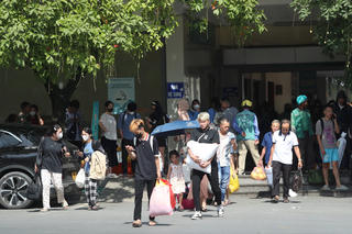 Người dân 'ùn ùn' đổ về Thủ đô sau kỳ nghỉ lễ Quốc khánh bến xe tấp nập