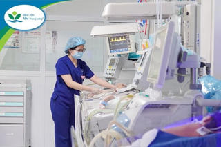 Mổ lấy thai khi chưa có cơn chuyển dạ, 2 trẻ nguy kịch sau sinh