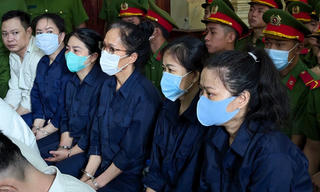 Xét xử vụ án buôn lậu vàng về Việt Nam: Nhiều bị cáo là người trong gia đình