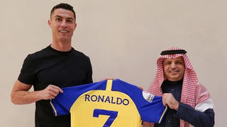 Ronaldo gia nhập Al-Nassr, nhận mức lương siêu cao