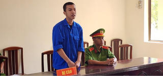 Mua súng về khoe trên Facebook, nam thanh niên bị phạt 12 tháng tù