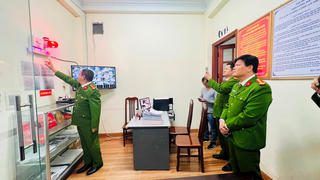 Hà Nội: Lắp đặt 'chuông báo tội phạm' kết nối cơ sở kinh doanh về trụ sở Công an phường