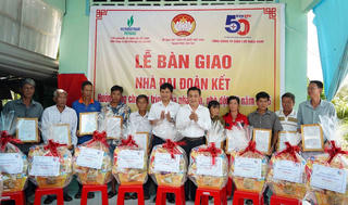 Ngành điện miền Nam: Hoàn thành chương trình xóa nhà tạm, nhà dột nát tại Cần Thơ