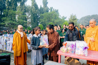 CLB Cúc Vàng (chùa Ba Vàng): Làm từ thiện tại Ấn Độ với mong muốn lan toả tinh thần từ bi của đạo Phật