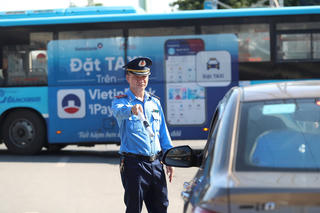 Hợp tác xã vận tải Hồng Hà 'chây ì' không chịu nộp lại hơn 740 phù hiệu bị thu hồi