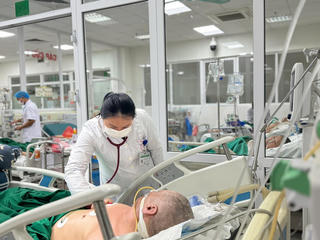 Nhiều ca viêm phổi nặng nhập viện, bác sĩ cảnh báo