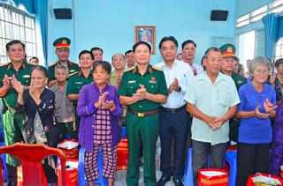 Trao nhà cho các hộ nghèo tại Bình Dương