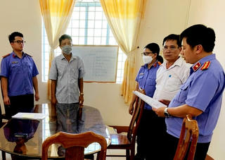 Tham ô tài sản gần 250 triệu đồng nguyên Chi cục trưởng Thi hành án và Thủ quỹ bị khởi tố 