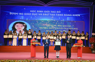 Hà Nội khen thưởng 851 học sinh tiêu biểu năm học 2024-2025
