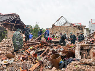 Ninh Bình: Khẩn trương khắc phục thiệt hại do giông lốc gây ra