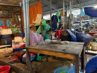 Giá lợn hơi 'đu đỉnh', nhiều tiểu thương nghỉ bán