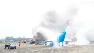 Sân bay Nội Bài diễn tập chữa cháy, di dời tàu bay