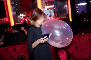 Bóng cười, người khóc