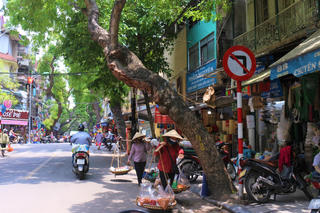 Thủ đô Hà Nội ngày nắng, chiều tối có mưa rào và dông vài nơi