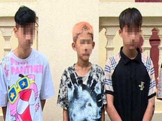 Nhóm thiếu niên manh động, ngang nhiên cướp balo của người đi đường