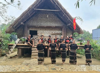 'Mùa xuân và tuổi trẻ'