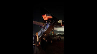 Máy bay của ông Trump đã hạ cánh xuống sân bay Newark (Mỹ)