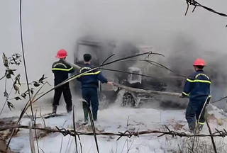 Cháy xe chở xăng dầu trên cao tốc Nội Bài - Lào Cai, 2 người thương vong