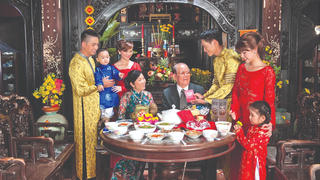 Gió xuân thổi Tết đoàn viên ấm lại