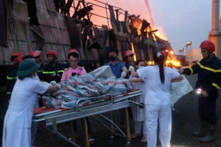 Vụ cháy xưởng tái chế tại Hưng Yên: Đám cháy bùng mạnh, ít nhất 1 người tử vong