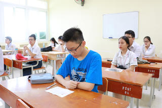Tỉ lệ 1 chọi 15: Áp lực 'khủng' cuộc đua vào các lớp đầu cấp