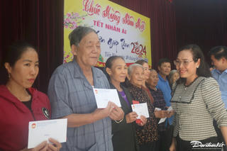 Quảng Bình: Thăm, tặng quà Tết cho bà con giáo dân nghèo