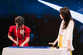 Giấc mơ nhiều màu sắc của người phụ nữ khiếm khuyết đôi bàn tay