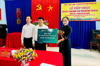 Mặt trận Đắk Lắk tiếp nhận 350 triệu đồng ủng hộ Quỹ “Vì người nghèo” và “Đền ơn đáp nghĩa”