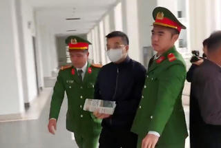 Clip dẫn giải cựu Bộ trưởng Chu Ngọc Anh và các bị cáo đến toà