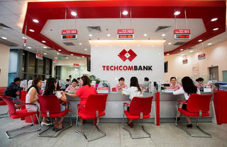 Viet A Bank, Techcombank đồng loạt báo giảm lãi suất