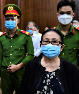 TP HCM: Tạm hoãn xét xử phúc thẩm vụ án sai phạm hoán đổi 'đất vàng' 