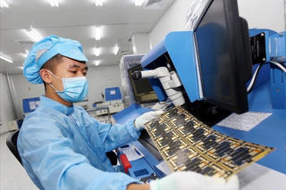 Thủ tướng: Phấn đấu tốc độ tăng trưởng GDP cả nước năm 2025 đạt trên 8%