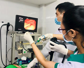 Cảnh giác với dị vật thuốc nguyên vỏ trong đường tiêu hóa