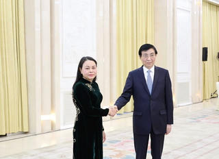 Phó Chủ tịch - Tổng Thư ký Nguyễn Thị Thu Hà hội kiến Chủ tịch Chính hiệp toàn quốc Trung Quốc Vương Hộ Ninh