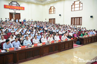 Phó Chủ tịch - Tổng Thư ký Nguyễn Thị Thu Hà tiếp xúc cử tri tại Ninh Bình