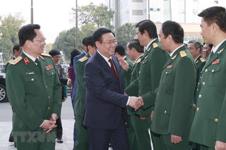 Chủ tịch Quốc hội Vương Đình Huệ thăm Bệnh viện TW Quân đội 108