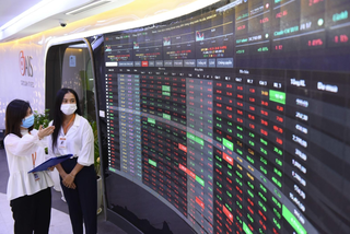 Xử phạt loạt nhà đầu tư có hành vi thao túng thị trường chứng khoán