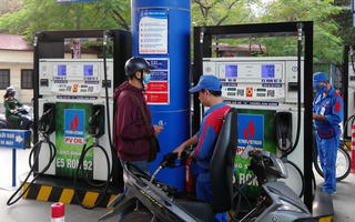Giá xăng dầu quay đầu giảm