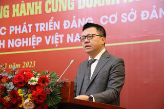 Báo chí đồng hành cùng doanh nghiệp với công tác phát triển Đảng