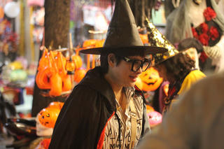 [ẢNH] Người Hà Nội xuống phố đón lễ Halloween