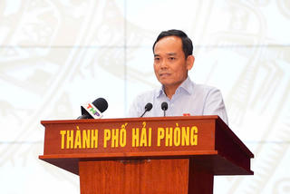 Trưởng ban Chính sách chiến lược Trung ương Trần Lưu Quang tiếp xúc cử tri tại Hải Phòng