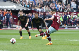 Arsenal hòa 2-2 trước West Ham ở vòng 31 Premier League