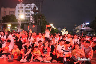 Người dân TP Hồ Chí Minh đổ về trung tâm xem chương trình 'Ánh sao độc lập'