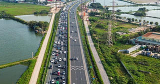 Cao tốc Pháp Vân - Cầu Giẽ ùn tắc, người dân di chuyển hướng nào để về Hà Nội?