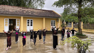 Quảng Ninh: Đình chỉ giáo viên dùng thước kẻ gõ vào đầu học sinh
