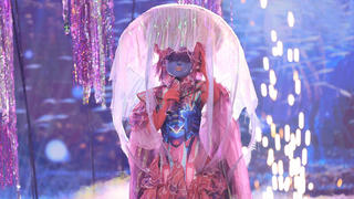 Sứa Thủy Tinh trở lại với bản hit triệu view 'Chạm đáy nỗi đau'