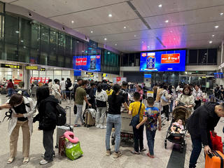 Sân bay Tân Sơn Nhất đông đúc ngày giáp Tết